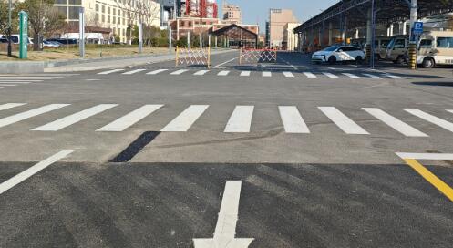 蘇州商業(yè)廣場(chǎng)地面劃線專家，包工包料打造智慧化通行空間